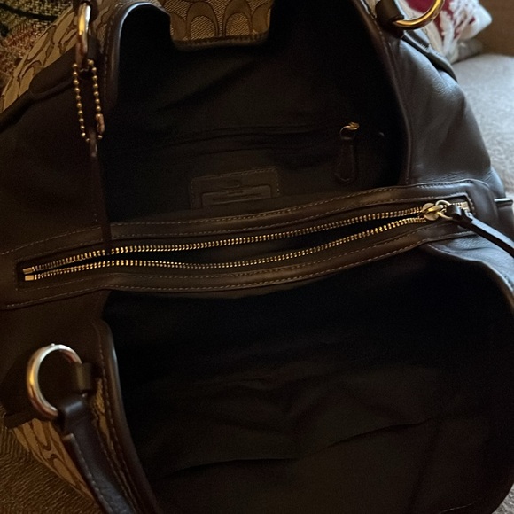 Gorgeous coach handbag - Picture 4 of 9